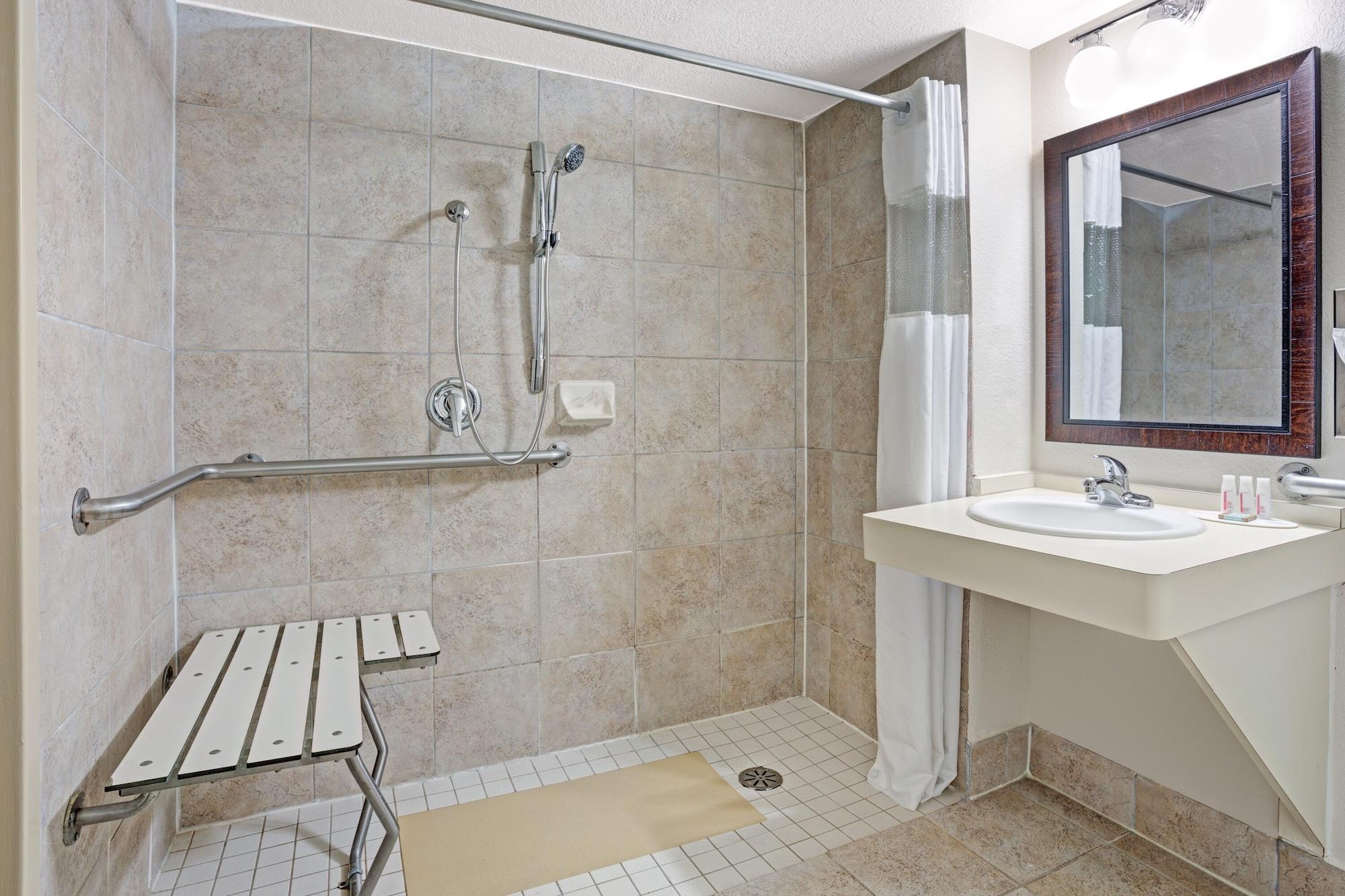Travelodge By Wyndham Iowa City Exteriör bild