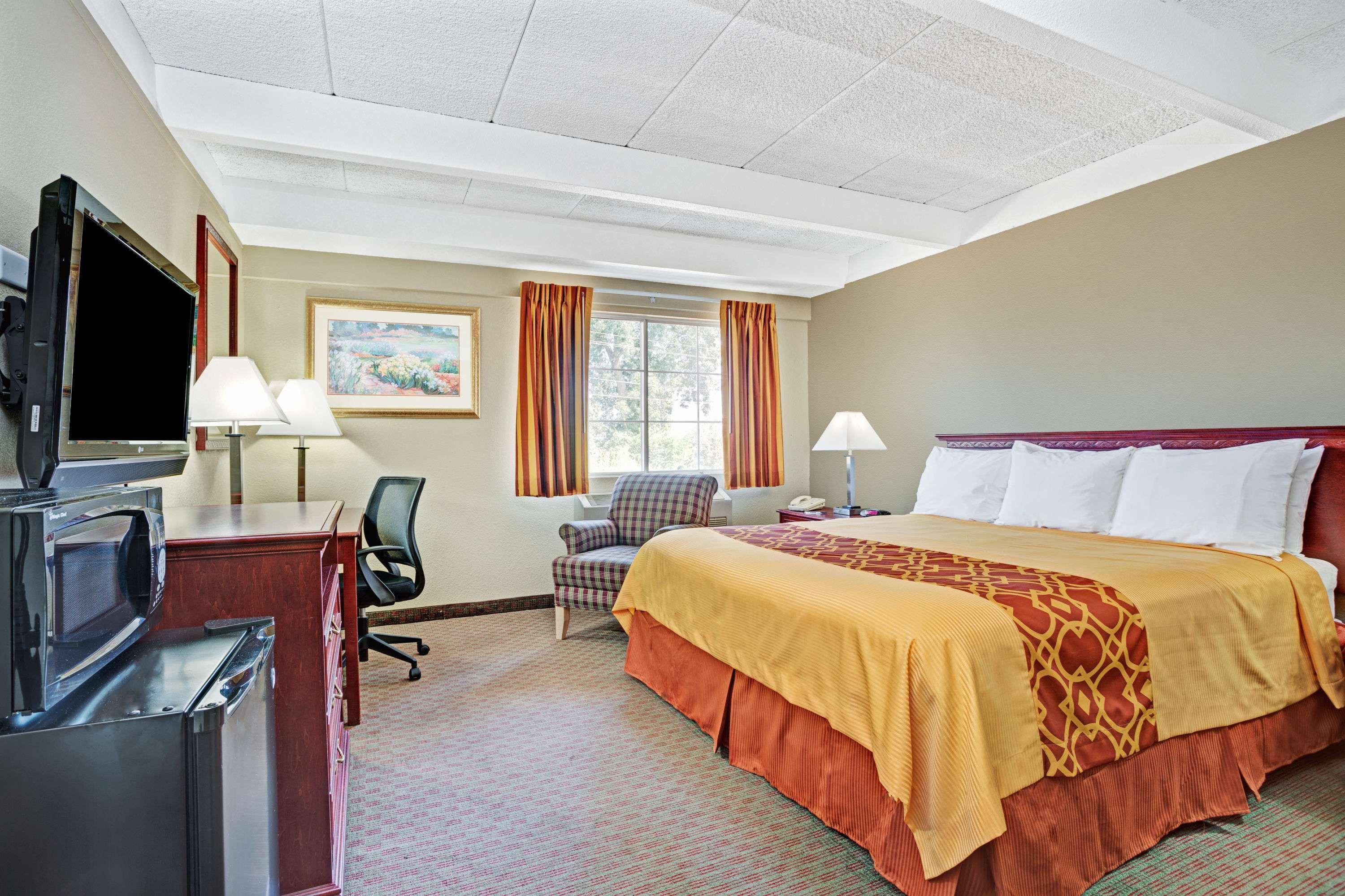 Travelodge By Wyndham Iowa City Exteriör bild