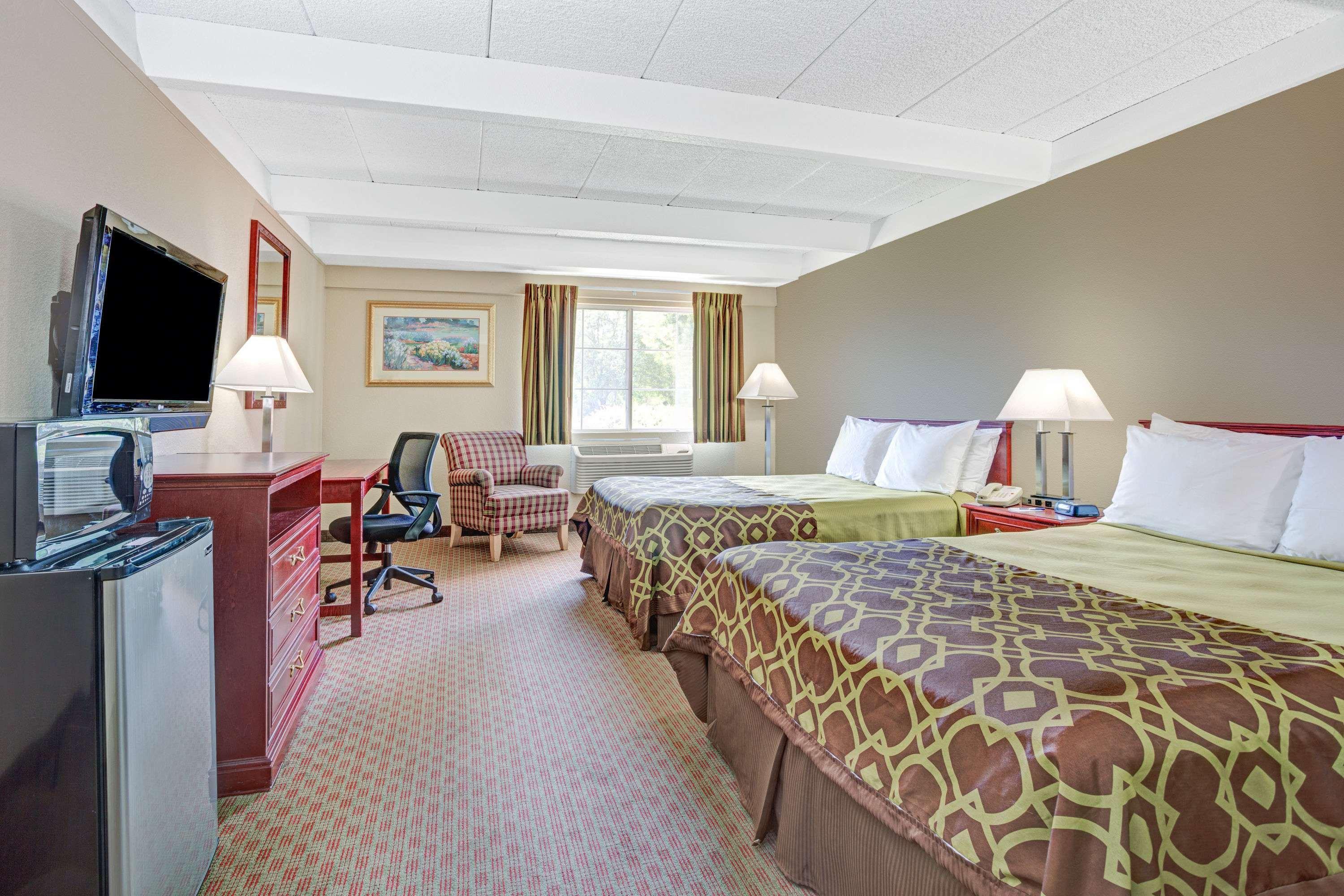 Travelodge By Wyndham Iowa City Exteriör bild