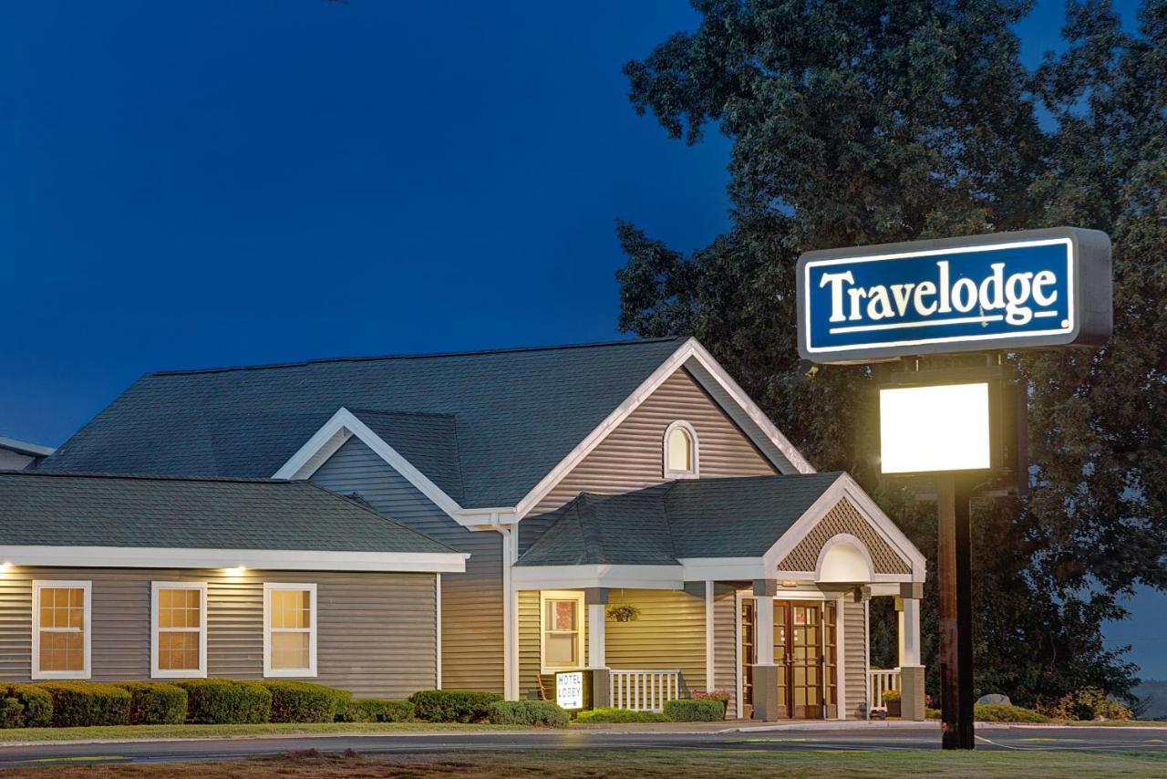 Travelodge By Wyndham Iowa City Exteriör bild